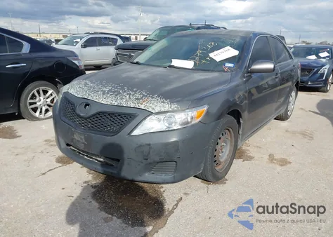 2010 Toyota Camry Le z USA, uszkodzony, nr VIN 4T4BF3EK3AR052480